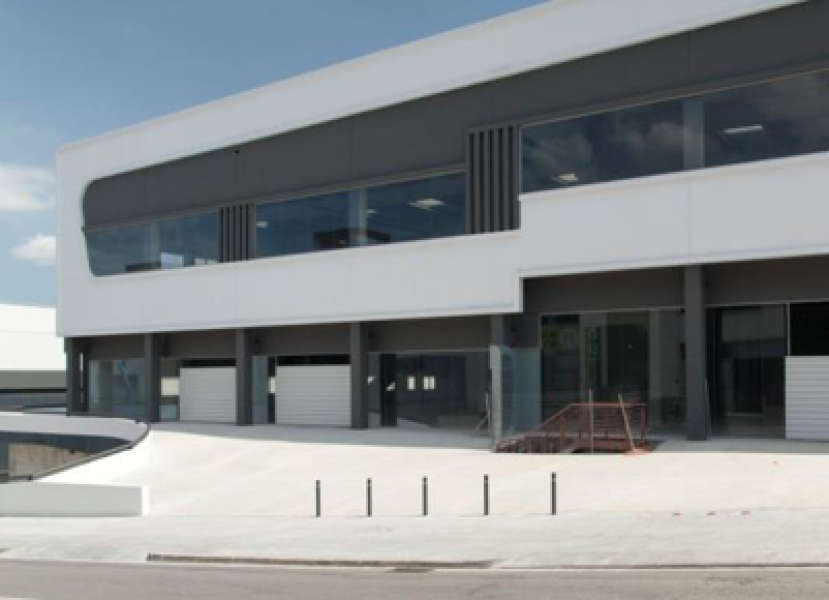 Nave industrial y comercial en venta y alquiler en Terrassa