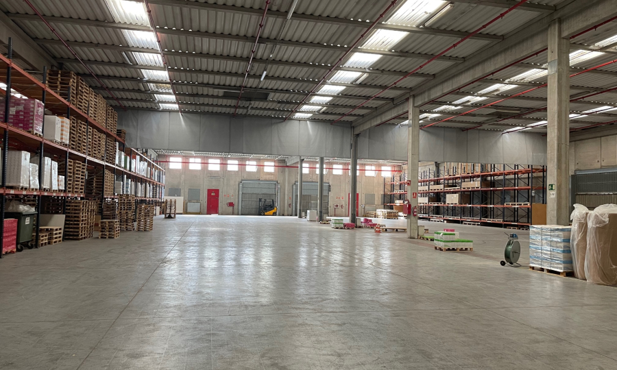 Nave industrial/logística aislada en alquiler en Polinyà